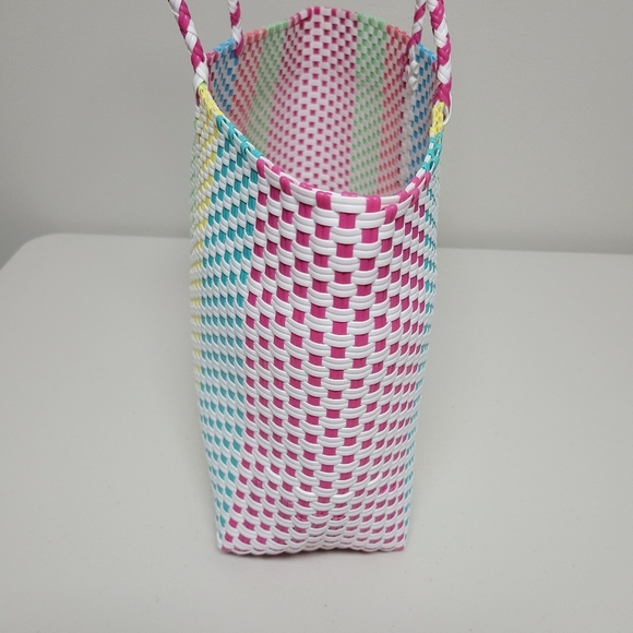 Lilly Pulitzer Multi Colored Woven Tote Bag. - Picture 4 of 10